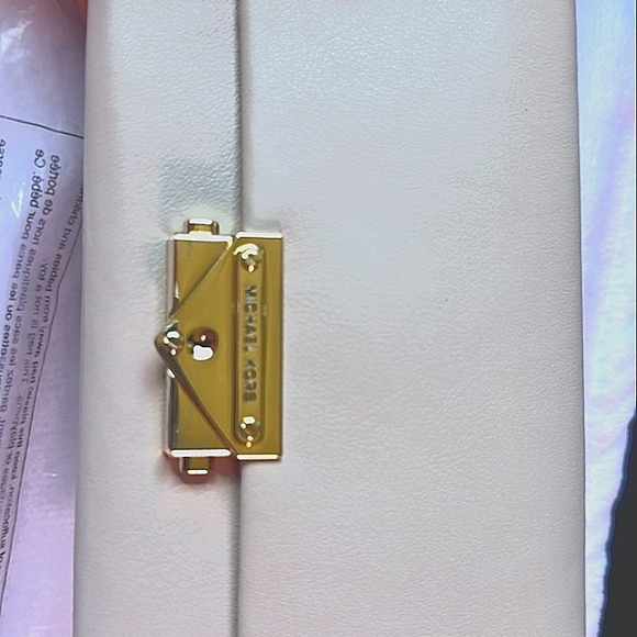 Michael Kors Wallet Soft light Pink NEW in pkg from manufacturer - Picture 2 of 13